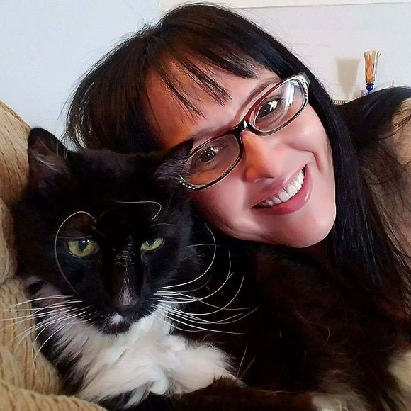 Meet your Posher, Debbie - Picture 1 of 12